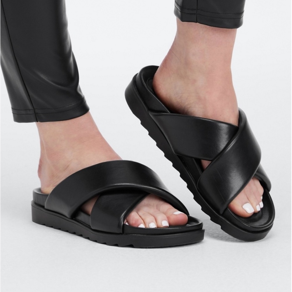 Fabletics lifestyle slip  on sandals good condition sz 9
